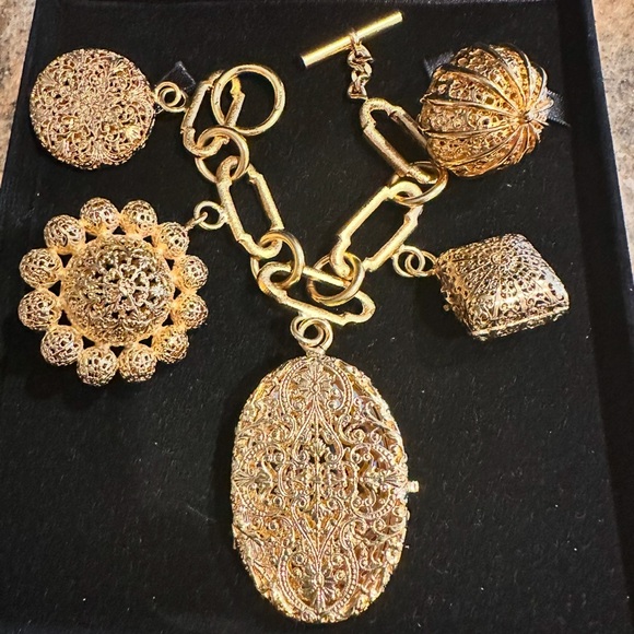 Authentic Chanel 1989 Filigree Runway Charm Bracelet - Picture 2 of 8